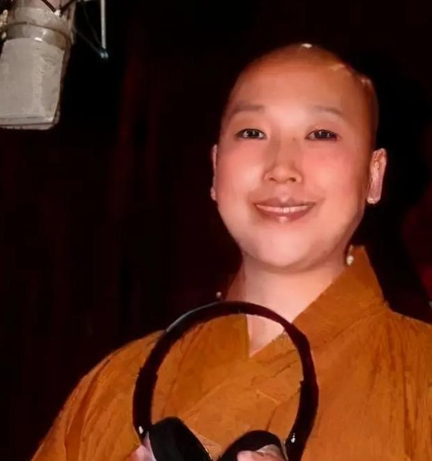 著名歌手李娜为什么出家,歌手李娜出家后靠什么生活
