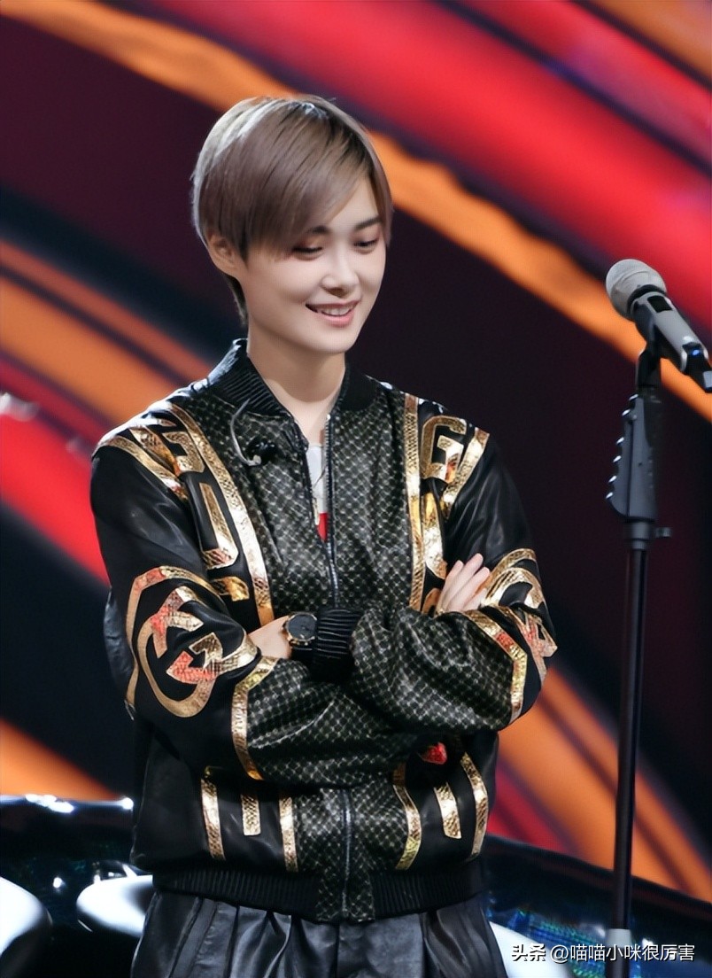 2005年李宇春什么歌夺冠,李宇春超女冠军是哪一天