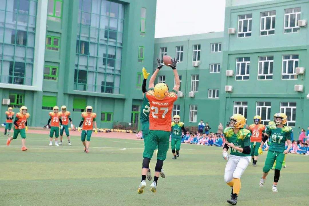 两千学生霸气登场的中杉金杉树体育节！泰酷辣！