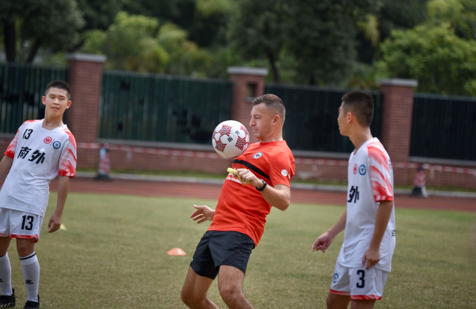 深圳大梅沙海滨公园海边救人,大梅沙景区救人