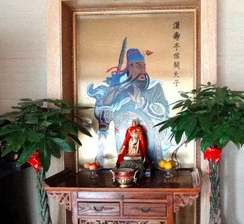 为什么CBD里的金融老板，都要在门口摆关公？