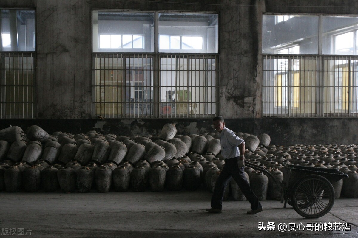 纯粮酿造的酒成本多少钱一瓶,纯粮酒的成本一般是多少