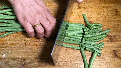 长豆角怎样做菜疙瘩好吃,长豆角怎么炒下饭