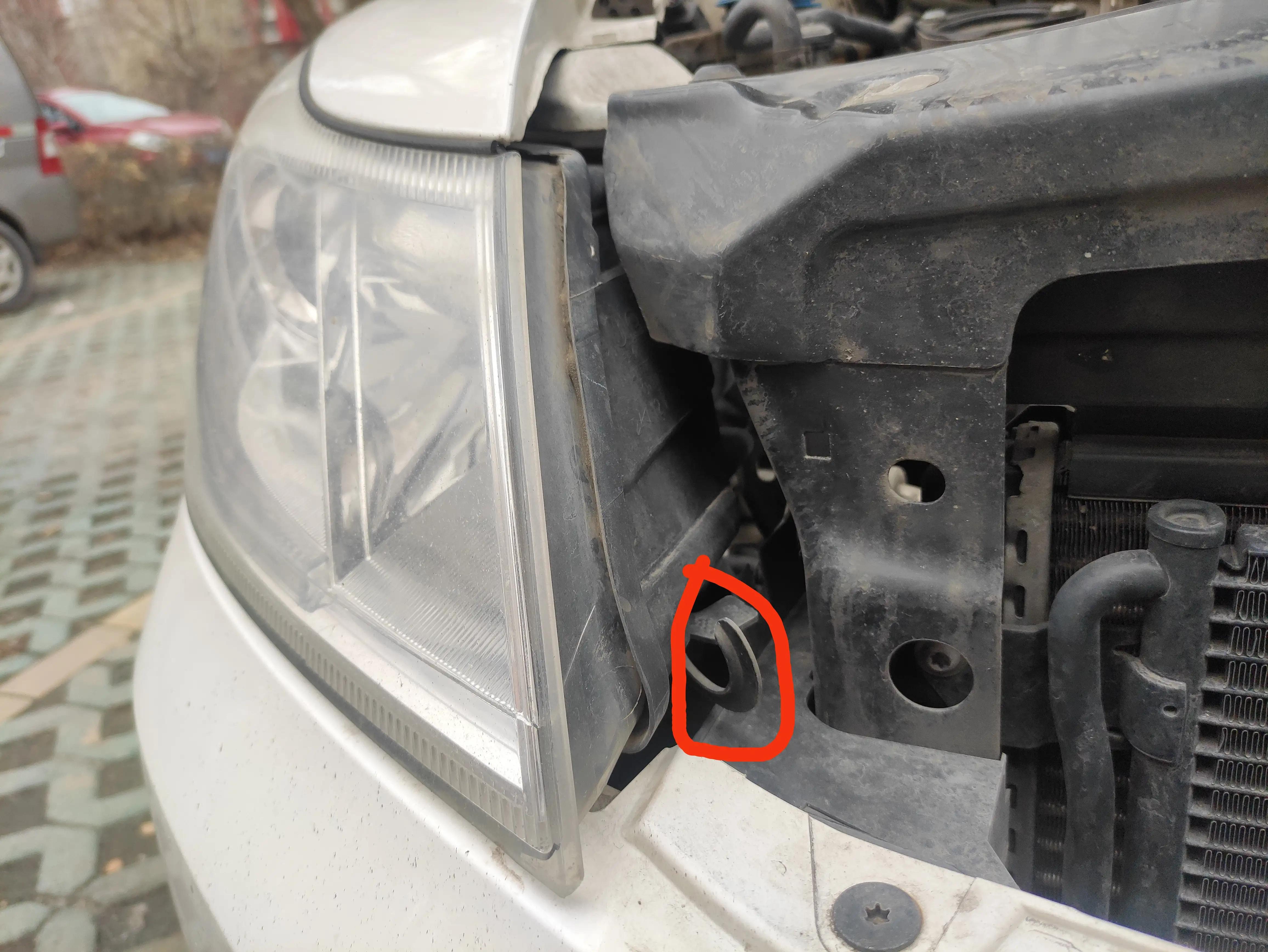 自己动手换明锐尾灯灯罩,斯柯达明锐改led灯示宽灯怎么匹配