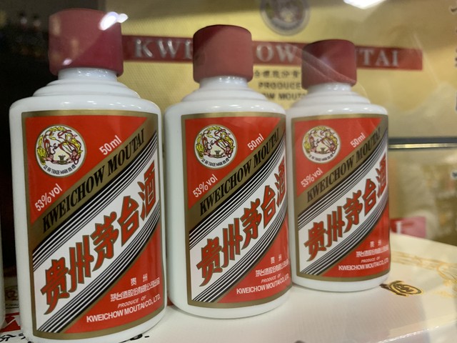 送礼五粮液还是茅台,送礼能送一瓶五粮液和一瓶茅台吗