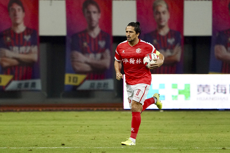 李铁迎来最强归化球员,洛国富李铁完整视频