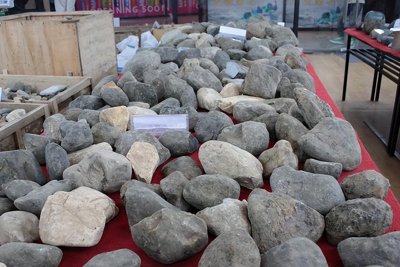 在直播间买原石上当受骗能报警吗 (直播间合买原石全额退款吗)