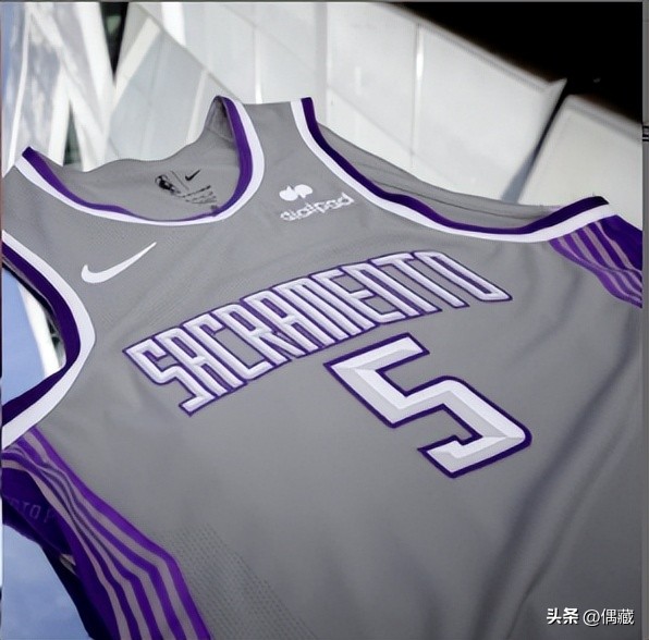 限量7张！TheDugout上架C罗超大幅签名海报