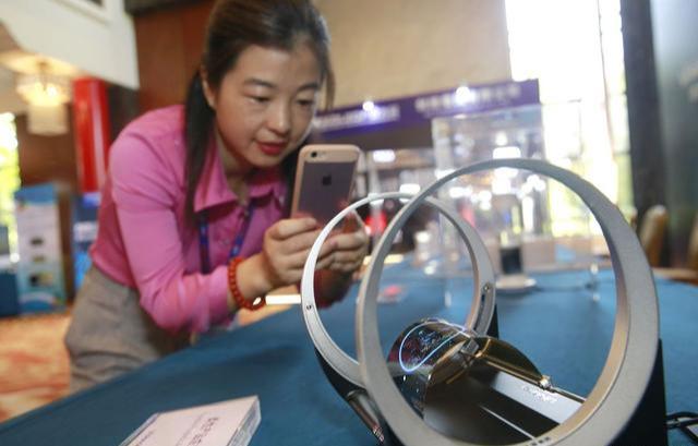 曲面屏为什么那么多苹果手机,直面屏和曲面屏手机的优点缺点