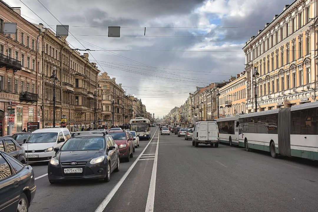 多家车企计划停产燃油车7座混动,在俄罗斯停产的车企