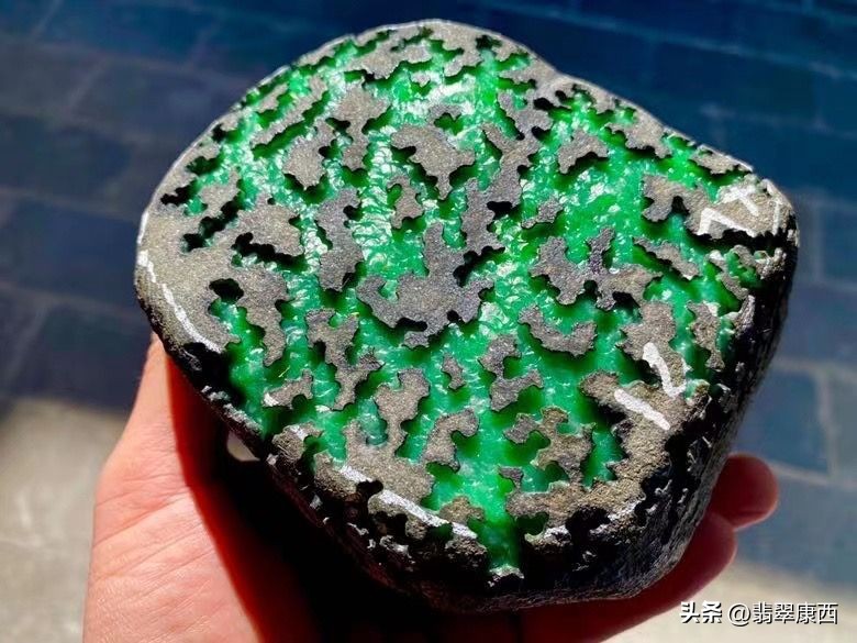 揭秘翡翠原石视频,翡翠原石上神秘的迷雾之谜