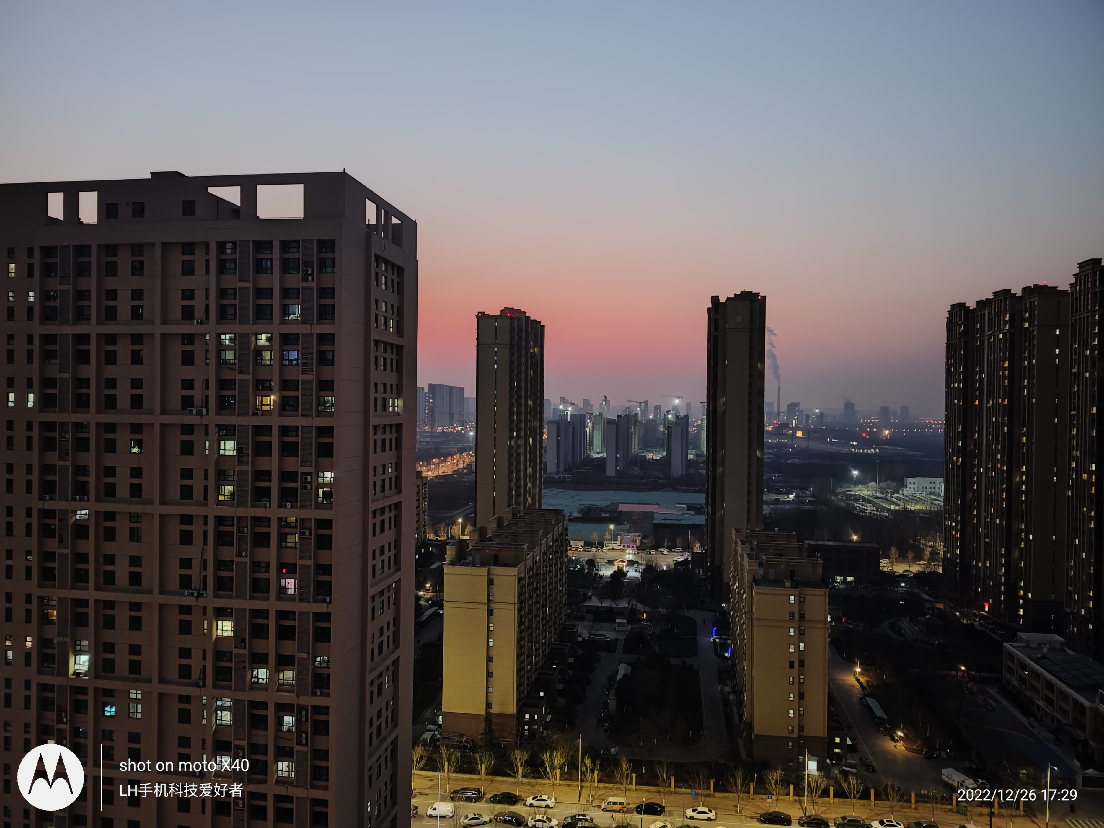 motox40屏幕测评,四曲面屏高级感