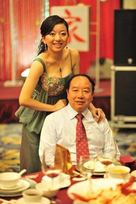 揭阳美女“富二代”陈丹霞:不靠父母靠自己,公司上市身家145亿