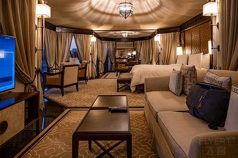 阿联酋丽思卡尔顿,阿联酋野奢帐篷