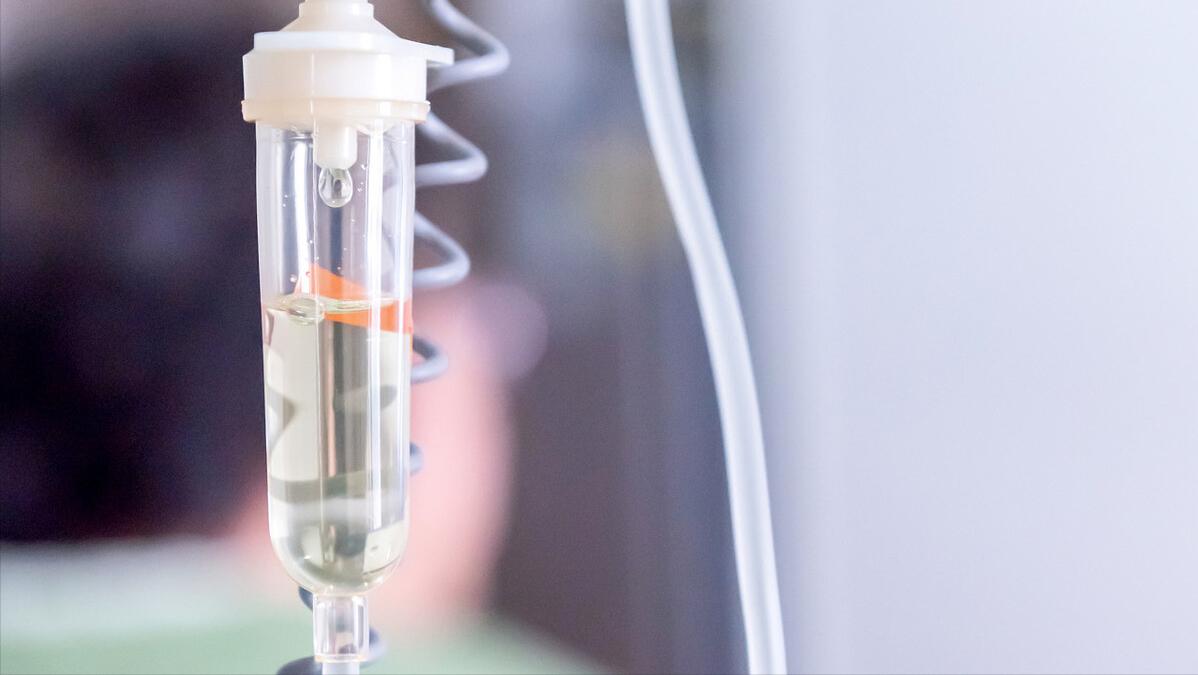 15岁男孩检查出脑肿瘤怎么办,小孩15岁胶质瘤前期的症状