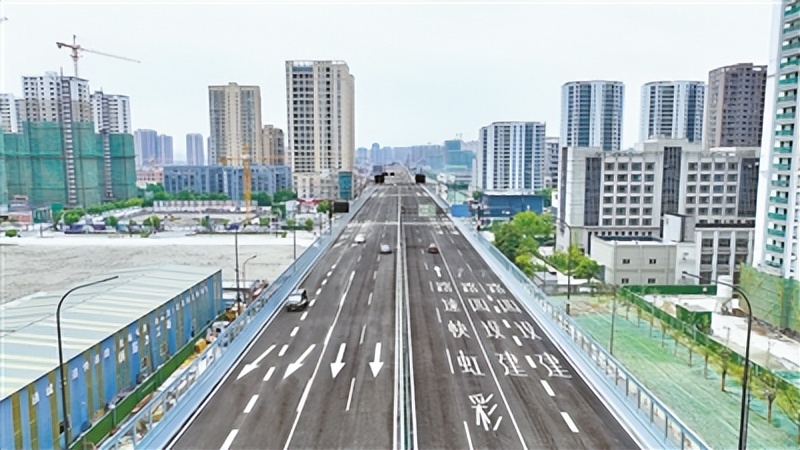 以举办运动会为契机推动城市发展,以赛谋城