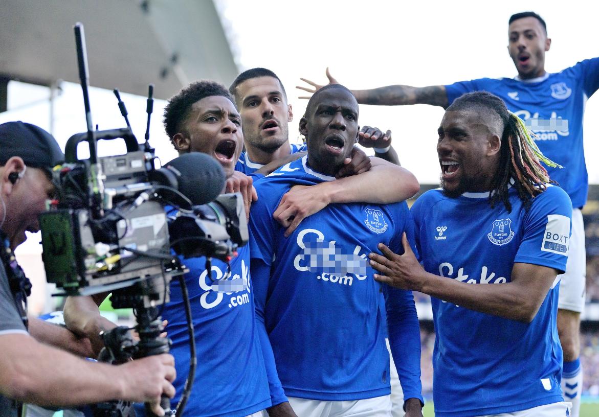 1-0保级，4万球迷狂欢！英超头号赢家诞生：1球价值1亿英镑