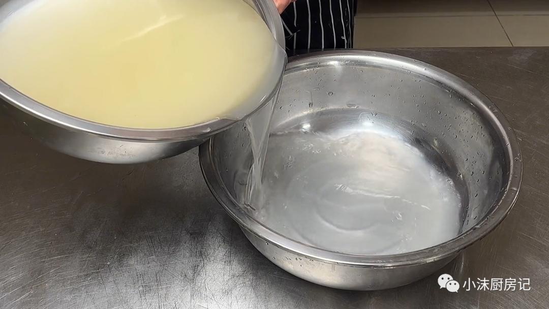 凉皮好不好吃全靠红油香不香,凉皮要怎么吃才最好吃