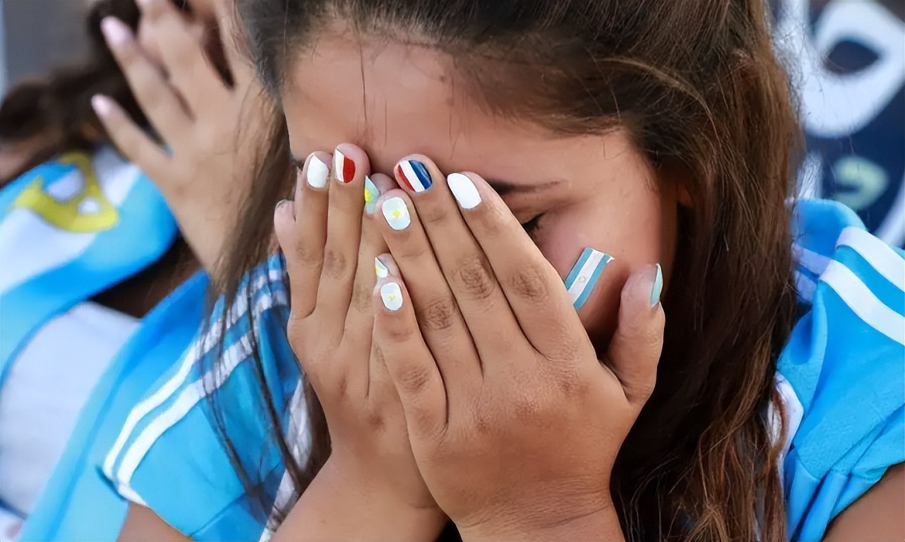 中国球迷为什么喜欢意大利队,为什么中国球迷喜欢国足