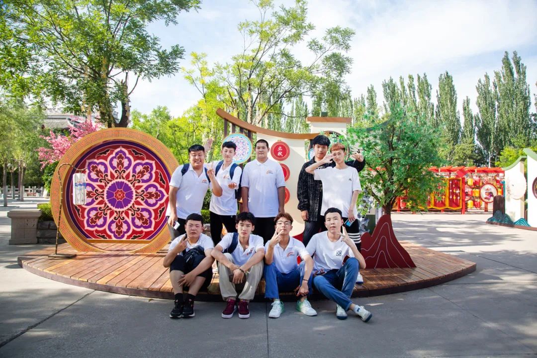 畅游方特,放飞梦想!内蒙新东方第一届新生夏令营开营啦~