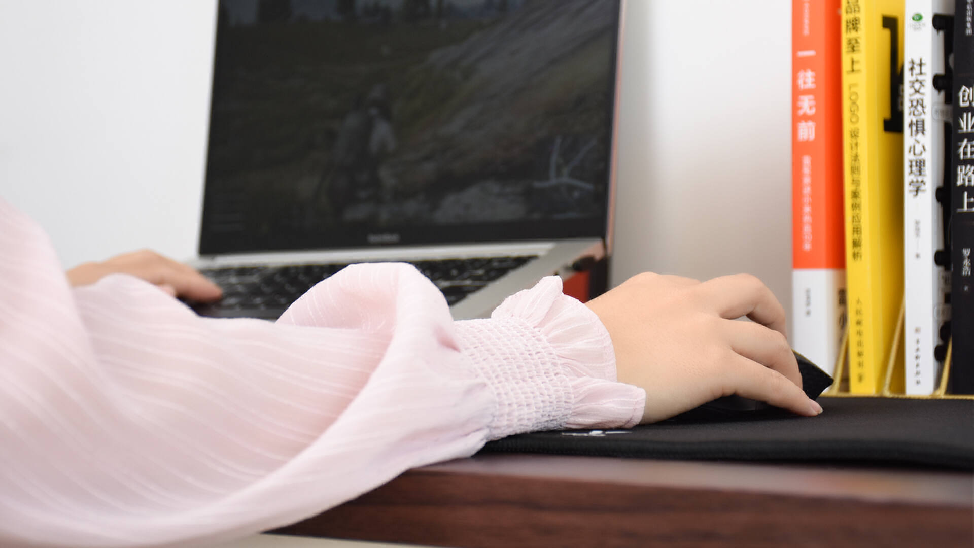 雷柏V30W游戏鼠标,雷柏鼠标垫v10c和v10s