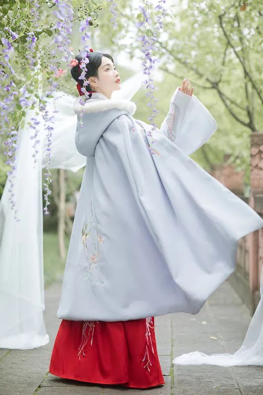 开春穿这5条裙子开始美起来吧,气质修身裙照着穿精致又高级