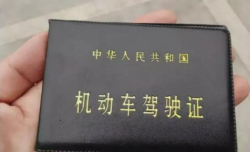 科目三考试遭针对，连续5次被私家车堵停，就是因为没办VIP