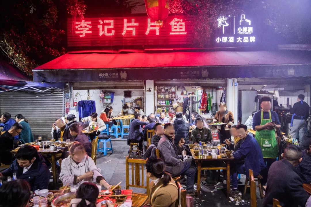 成都推三轮车上菜的苍蝇馆子,吃遍成都100家苍蝇馆子