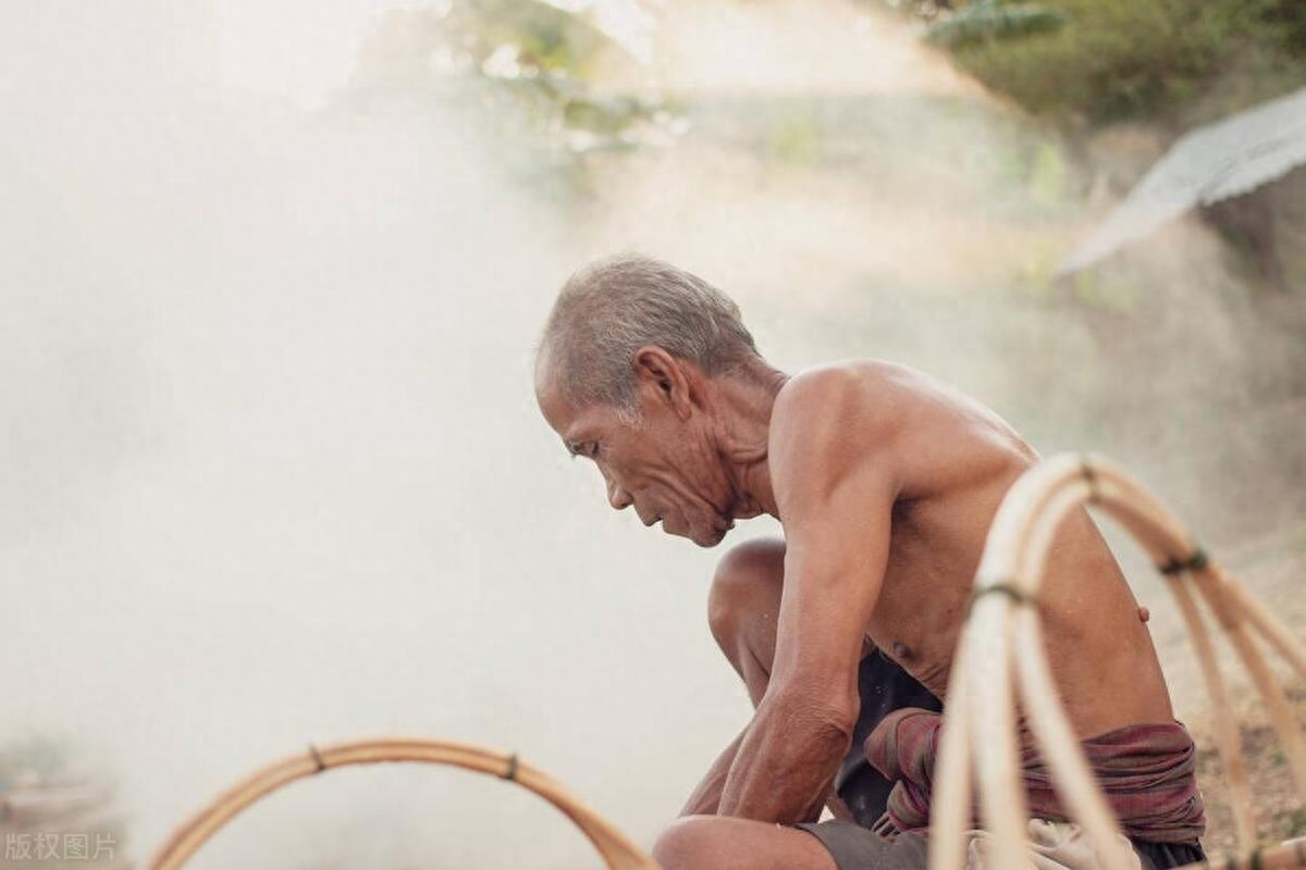 30岁女护士与男医生家中发生关系,因内衣引发血案,丈夫被判死刑