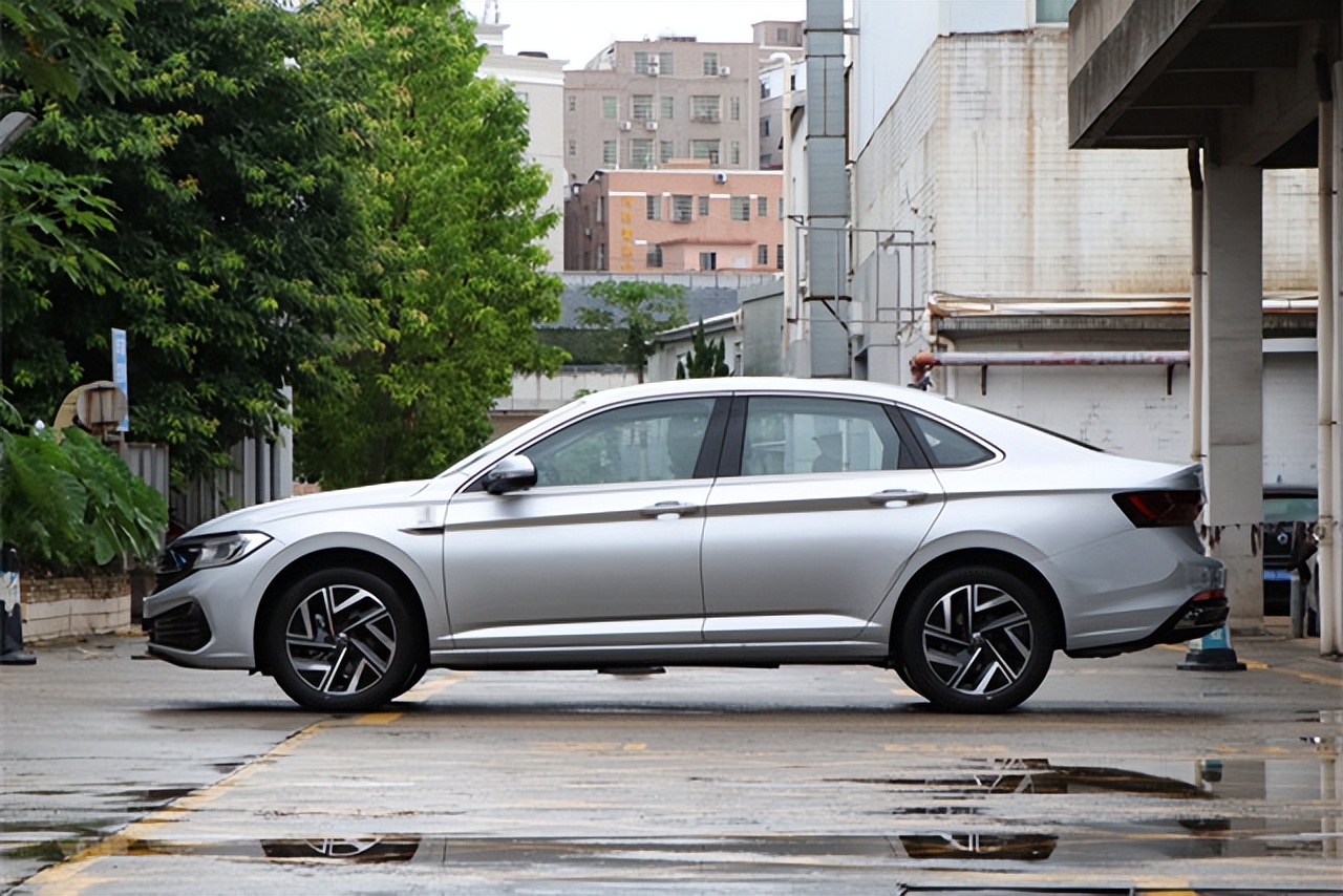 大众速腾车主开卡罗拉感受,开了三年的速腾