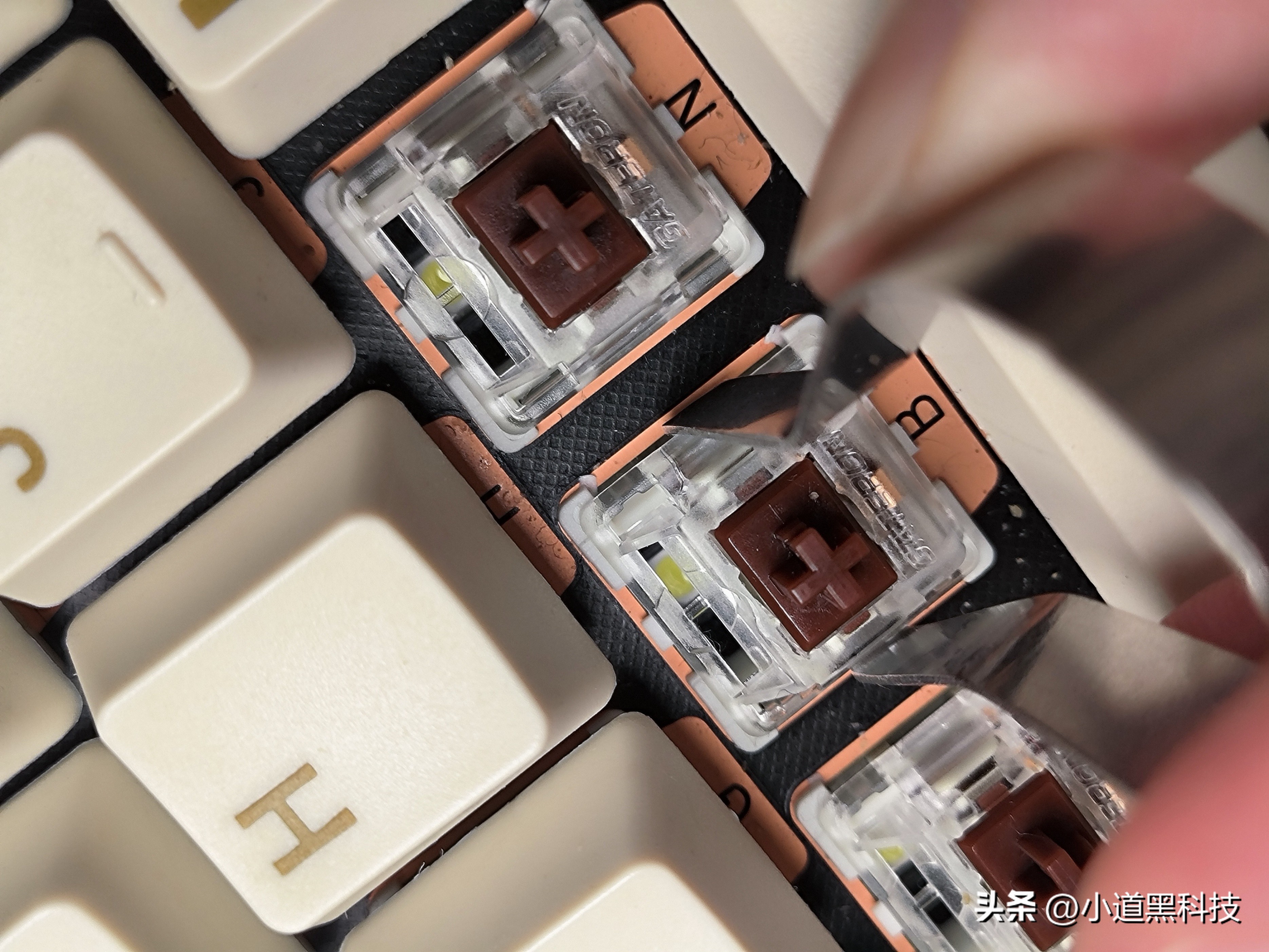 机械键盘青轴红轴黑轴茶轴的区别,机械键盘黑轴青轴茶轴有什么区别