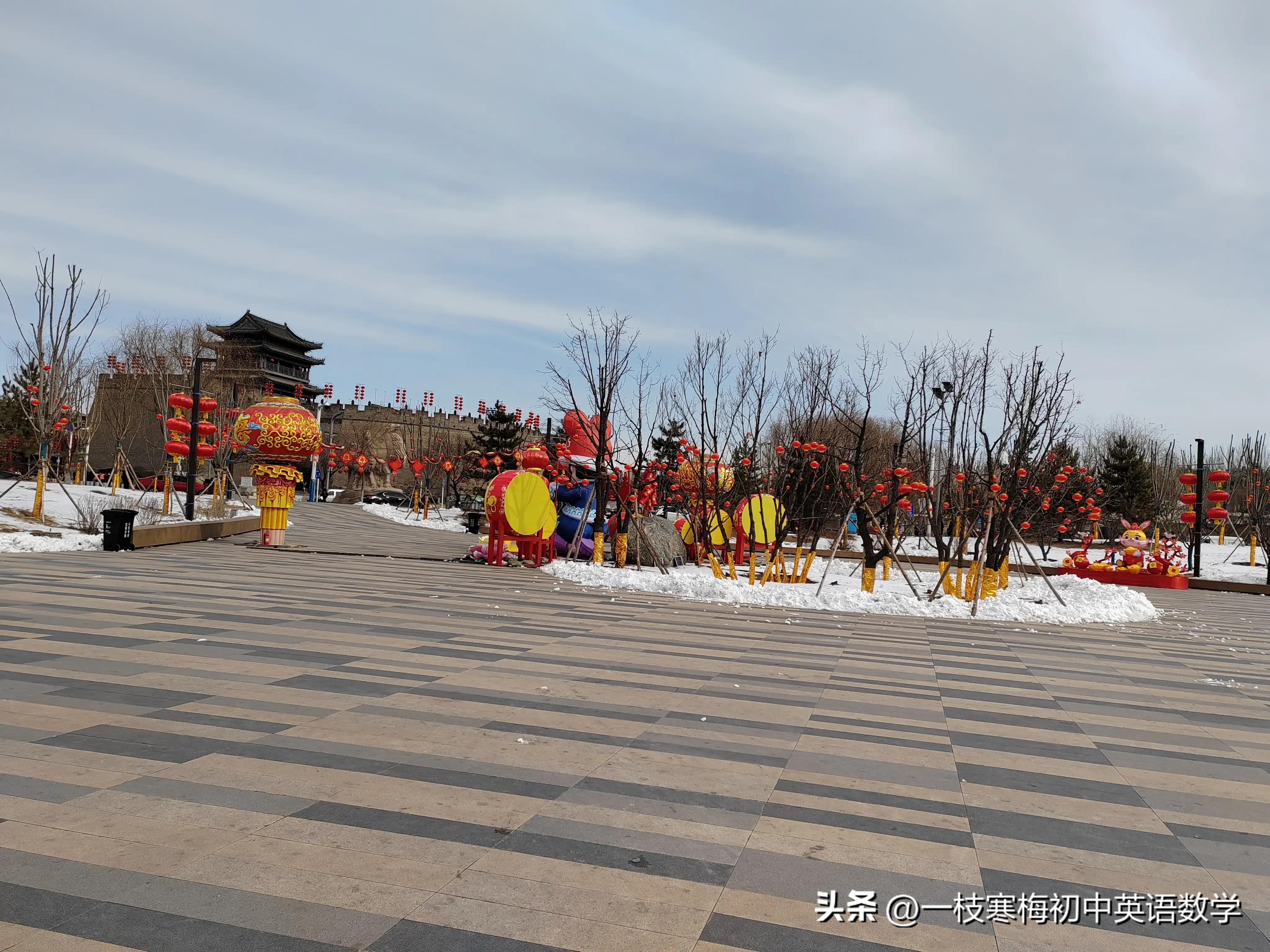 人教版八年级下册英语10单元词组,八年级下册英语unit8书面表达