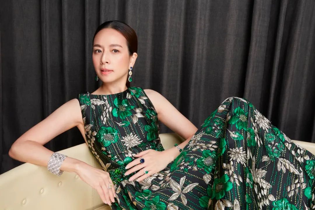 56岁泰国第一名媛：带球队打入世界杯，还是泰王“白月光”?