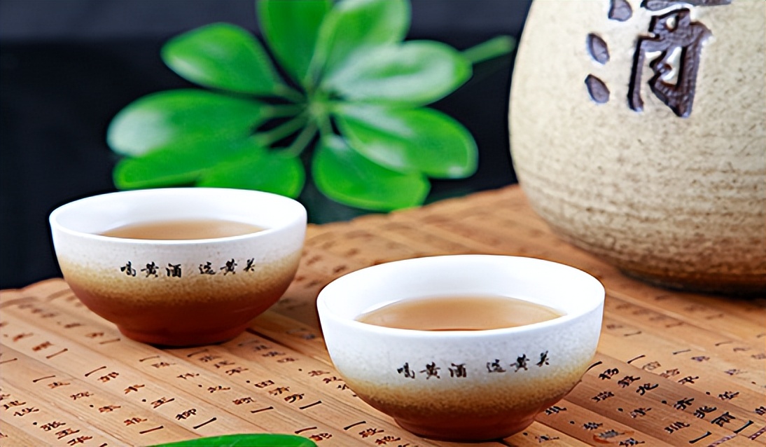 黄酒传承至今，为啥一直“酒在囧途”？内行人：这4个弊端比较突兀