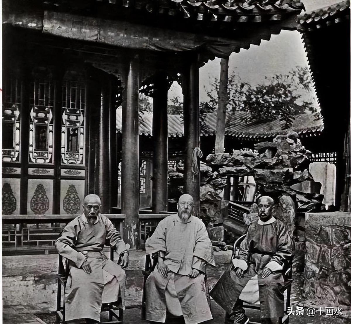 21张真实又罕见的老照片，阴毛假发工作者，我怀疑他用错地方了