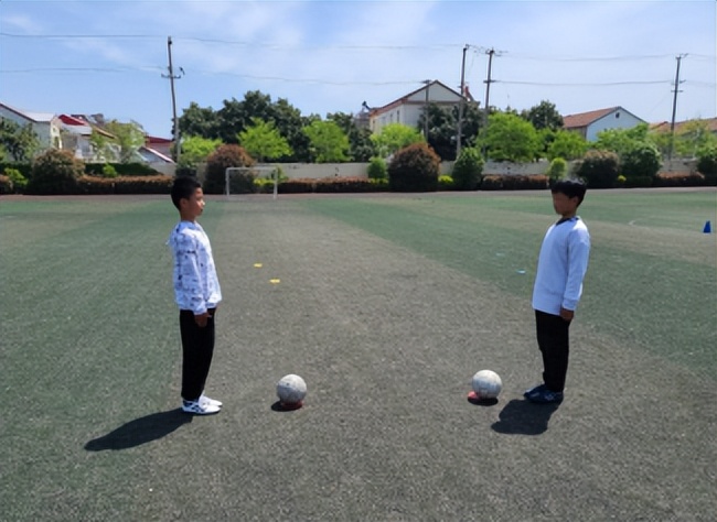 小足球运球和射门教案,小足球左右脚踩球教案