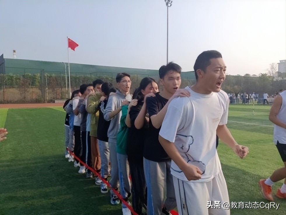 运动的浪漫赛场的芬芳——记宜宾市四中高三年级趣味运动会
