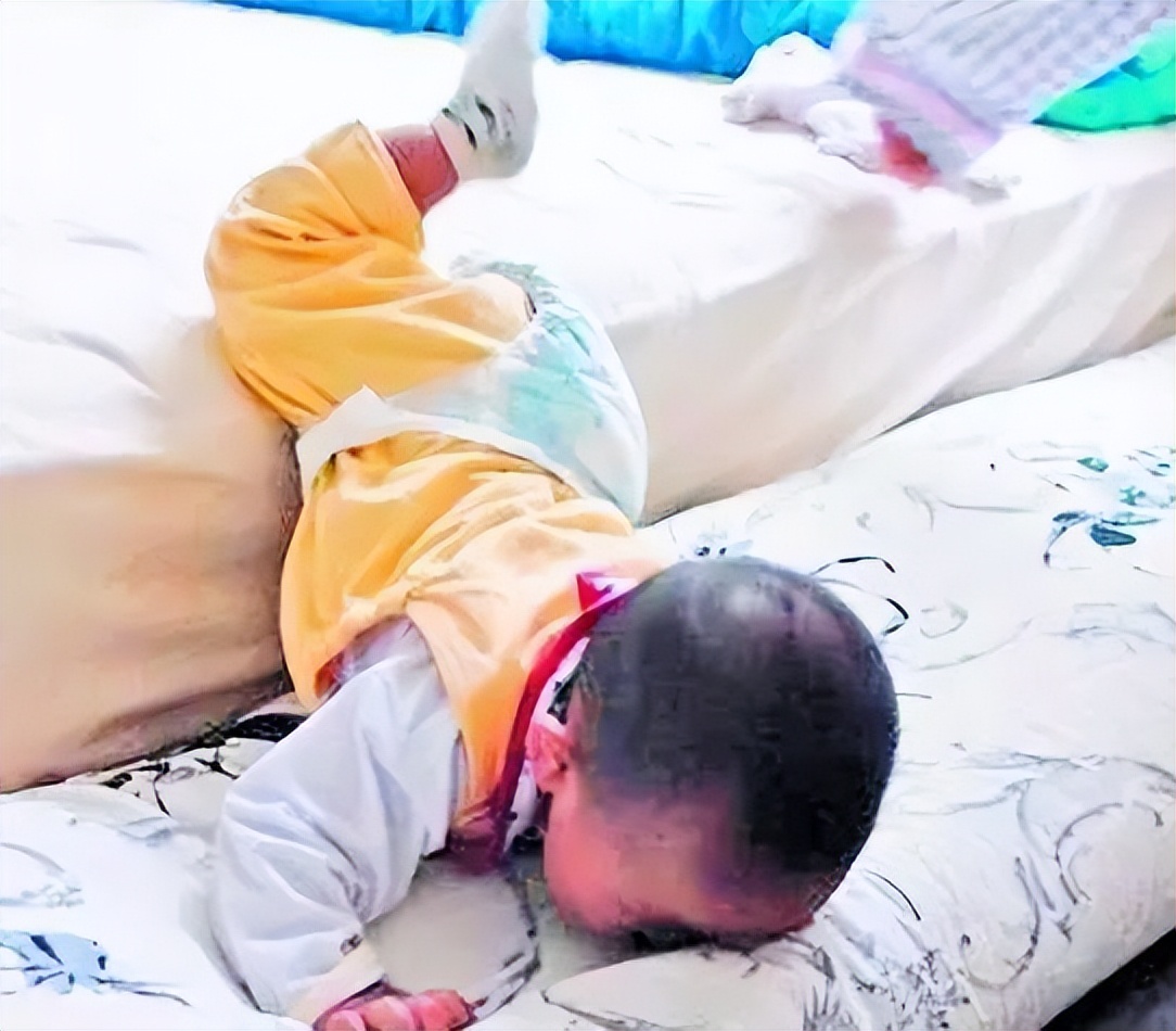 宝宝从50cm处摔下如何判断没事,宝宝从桌上摔下来要注意什么