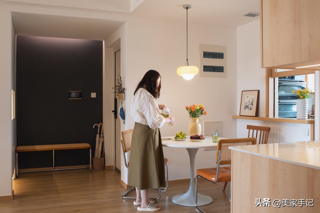 山东夫妻家中的高级场面：坚持不买沙发、茶几，入住反而实用顺心