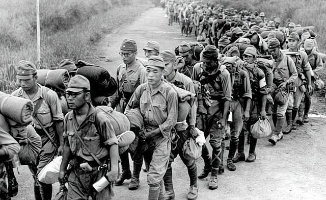 2004年，一位日本老兵来到黑龙江，指着地面：下面有一百多箱*药弹**