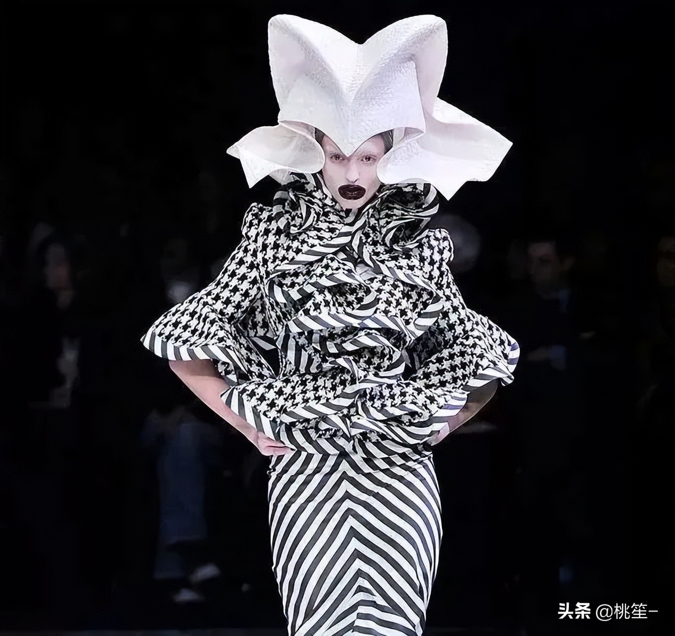 麦昆alexandermcqueen怎么穿,麦昆ALEXANDERMCQUEEN新款套装