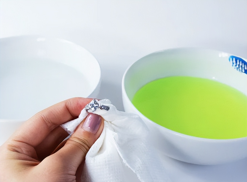 自己怎么清洗金手镯,自己怎么清洗银手镯子