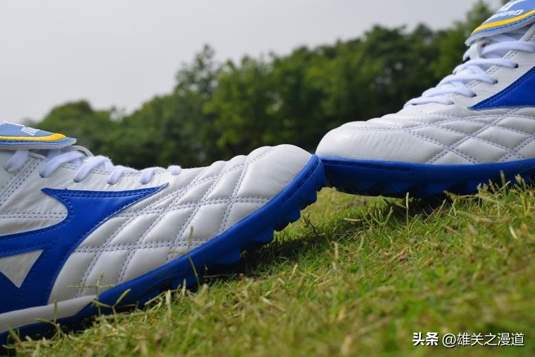 夏季重温2002世界杯的荣光，美津浓MIZUNOWAVECUPLEGENDAS足球鞋