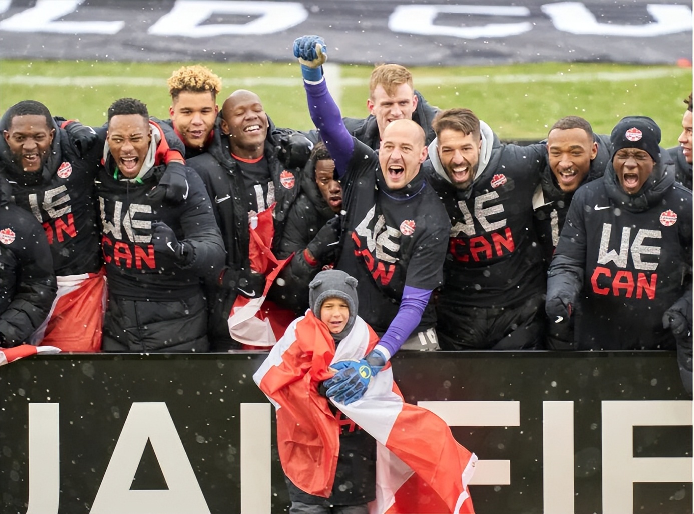 为了参加世界杯，他在不停输球的国家队坚守了20年