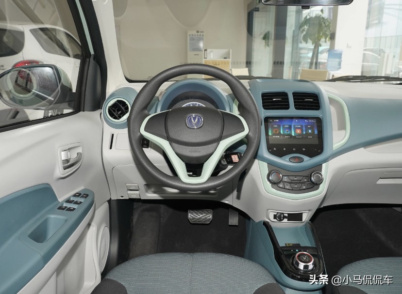 奔奔e-star2022新款301公里售价5.38万,长安奔奔e-star301公里最新续航测评