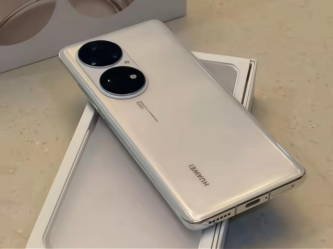 小米和华为哪款手机最值得入手,华为mate40pro与小米12pro跑分