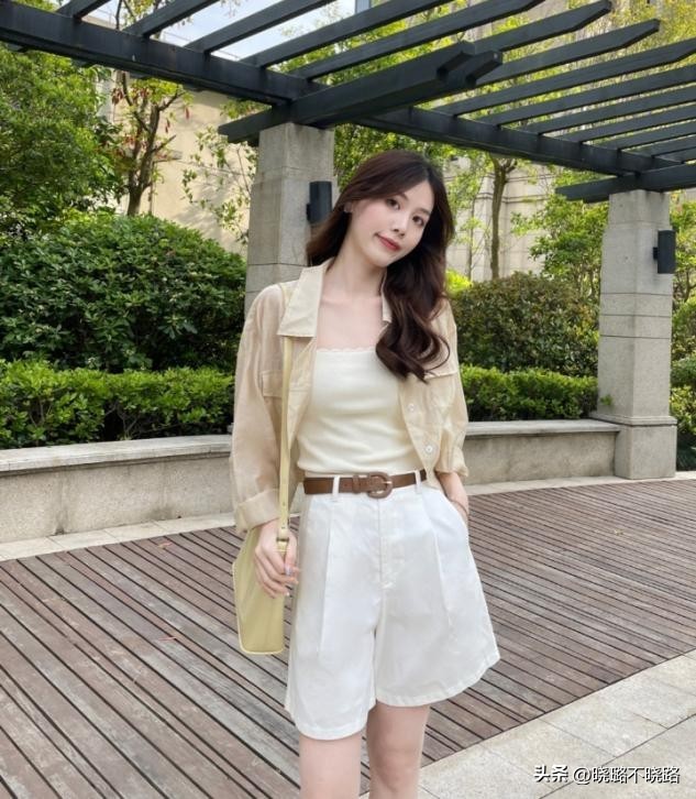 比t恤清凉比衬衫撩人,比t恤更高级减龄的是什么穿搭