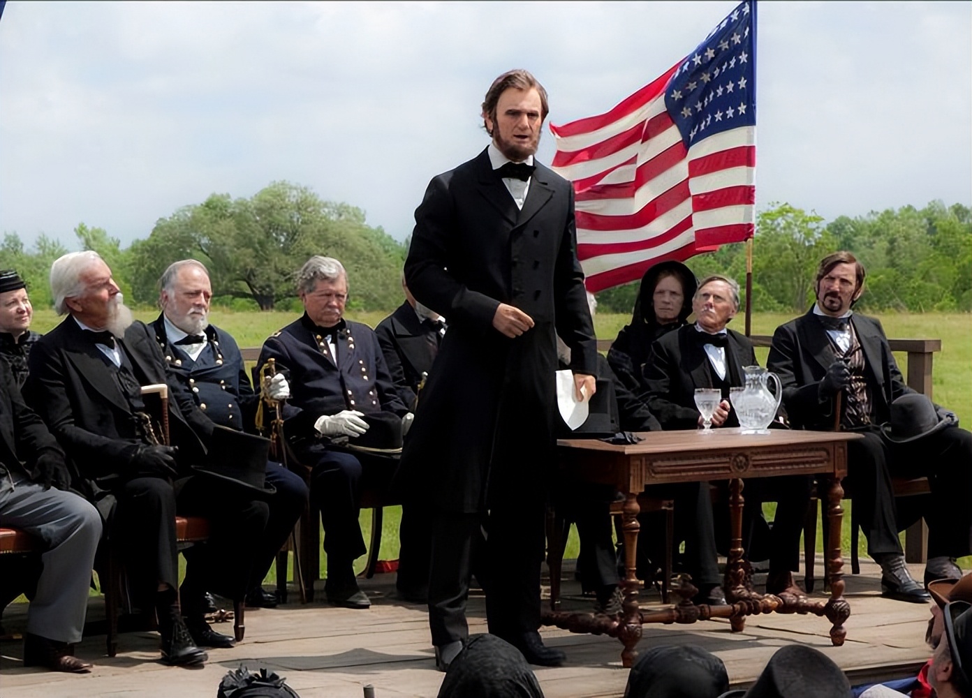 山上雕刻美国四位总统的山叫什么,美国总统山上刻着哪几位总统雕像