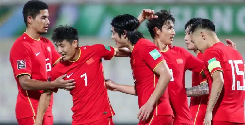 一针见血的评论中国男足,中国男足被骂得最惨的一次是什么