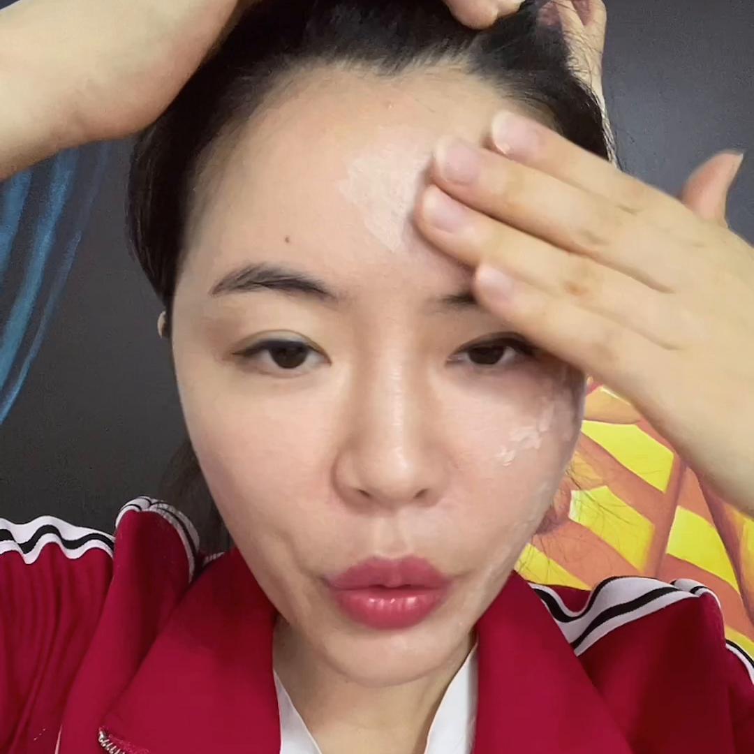 给大家推荐一款粉底液非常好用,推荐一款好用到爆的粉底液吧